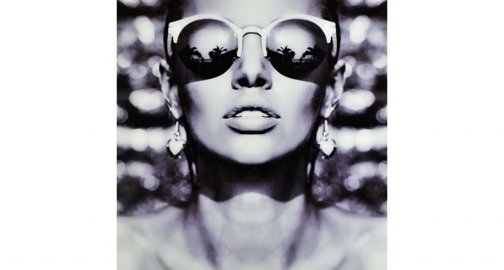 Woman with sunglasses